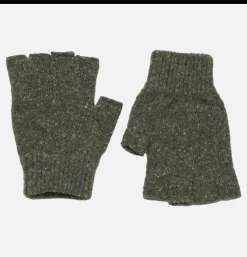 ROBERT MACKIE Mitten Donegal Moss* Gloves • Beanies • Scarves